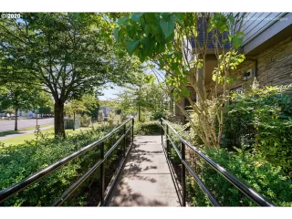 Photo #4: 20596843 Listing