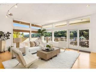 Photo #5: 20597770 Listing