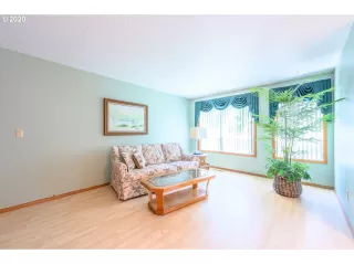 Photo #4: 20598001 Listing