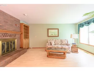 Photo #5: 20598001 Listing