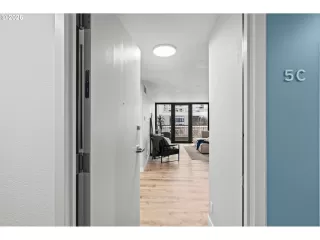 Photo #3: 205980598 Listing