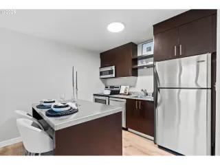 Photo #6: 205980598 Listing