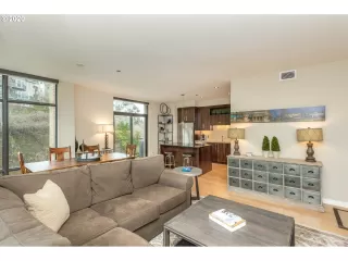 Photo #4: 20598192 Listing 
