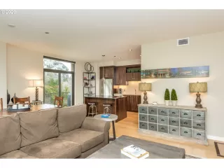 Photo #5: 20598192 Listing 