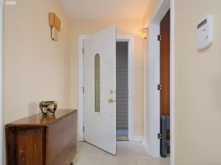 Photo #4: 20598235 Listing