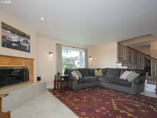 Photo #6: 20598235 Listing