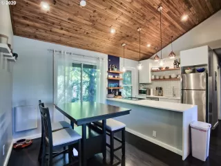 Photo #2: 20598756 Listing