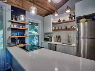 Photo #4: 20598756 Listing