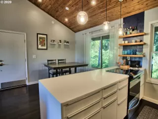 Photo #5: 20598756 Listing