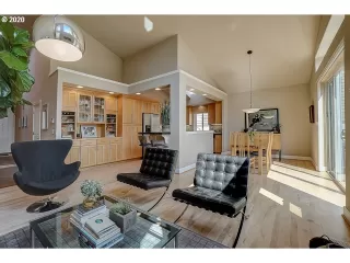 Photo #5: 20598990 Listing