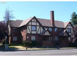 More Details about MLS # 20599268 : 349 NE HOLMAN ST