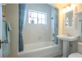Photo #4: 20599268 Listing