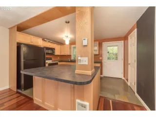 Photo #4: 20599500 Listing