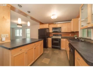 Photo #6: 20599500 Listing