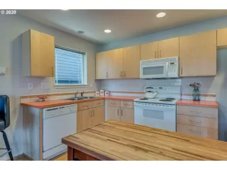 Photo #2: 20599579 Listing