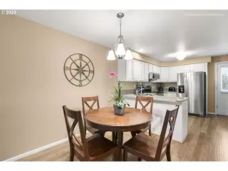 Photo #5: 20599732 Listing