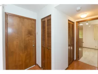 Photo #2: 20599906 Listing