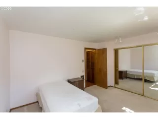 Photo #4: 20599906 Listing