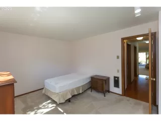 Photo #6: 20599906 Listing