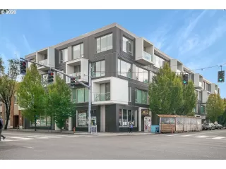 More Details about MLS # 20599998 : 28 SE 28TH AVE 410
