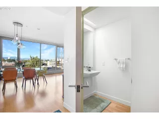 Photo #4: 20599998 Listing
