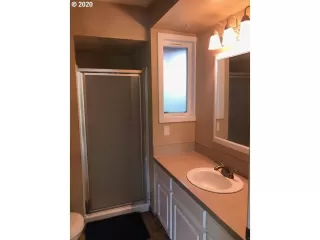 Photo #6: 20600049 Listing