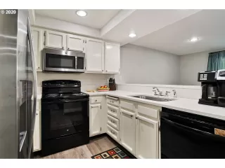 Photo #5: 20600400 Listing 