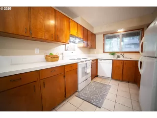 Photo #5: 20600545 Listing