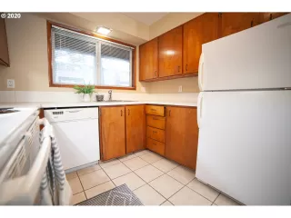 Photo #6: 20600545 Listing