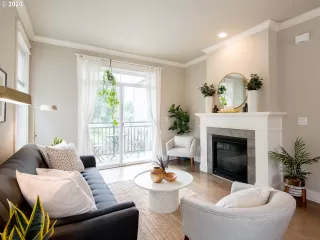 Photo #6: 20601101 Listing