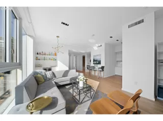 Photo #4: 20601236 Listing