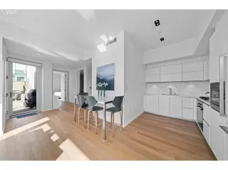 Photo #6: 20601236 Listing