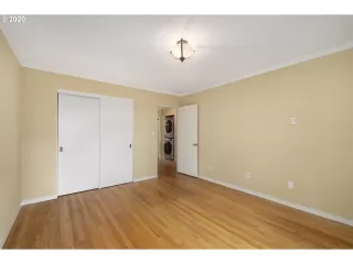 Photo #5: 20603078 Listing