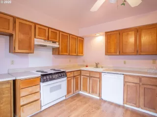 Photo #6: 20604144 Listing