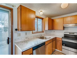 Photo #5: 20604202 Listing