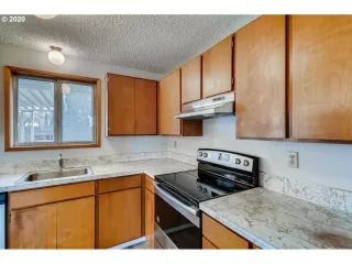 Photo #6: 20604202 Listing