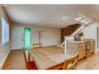 Photo #6: 20604564 Listing