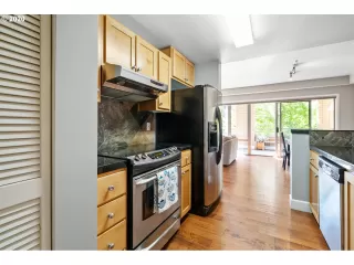 Photo #6: 20604702 Listing