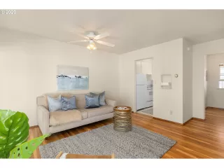 Photo #4: 20605753 Listing