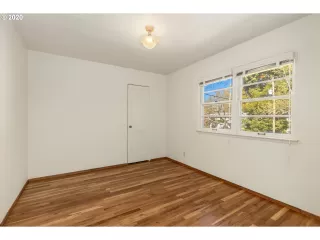 Photo #5: 20605753 Listing