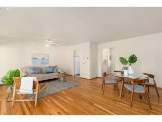 Photo #6: 20605753 Listing