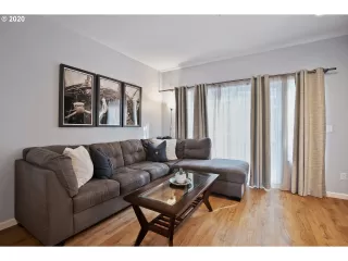 Photo #4: 20606302 Listing