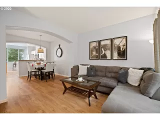 Photo #6: 20606302 Listing
