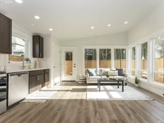 Photo #5: 20606382 Listing 