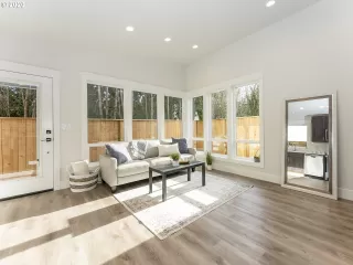 Photo #6: 20606382 Listing 