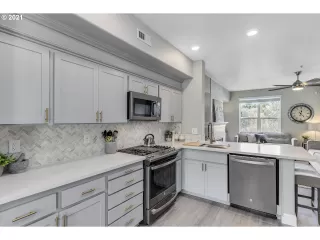 Photo #3: 20606764 Listing