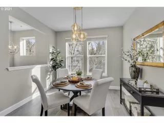 Photo #4: 20606764 Listing