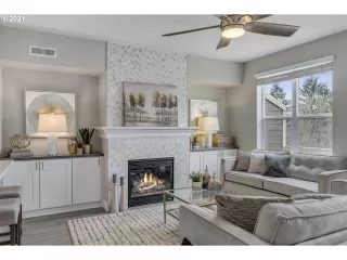 Photo #5: 20606764 Listing