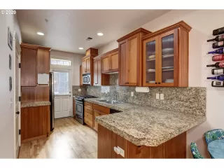 Photo #2: 20606805 Listing