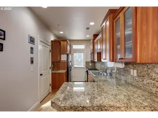 Photo #3: 20606805 Listing